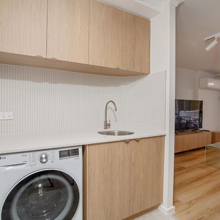 Crystal Beachfront Apartments Gold Coast Exterior photo