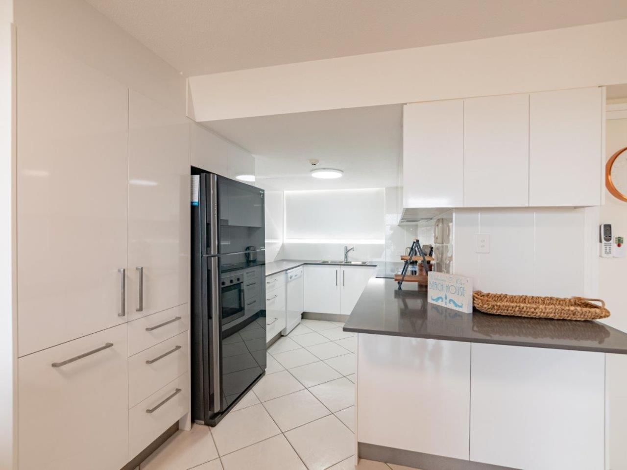 Crystal Beachfront Apartments Gold Coast Exterior photo