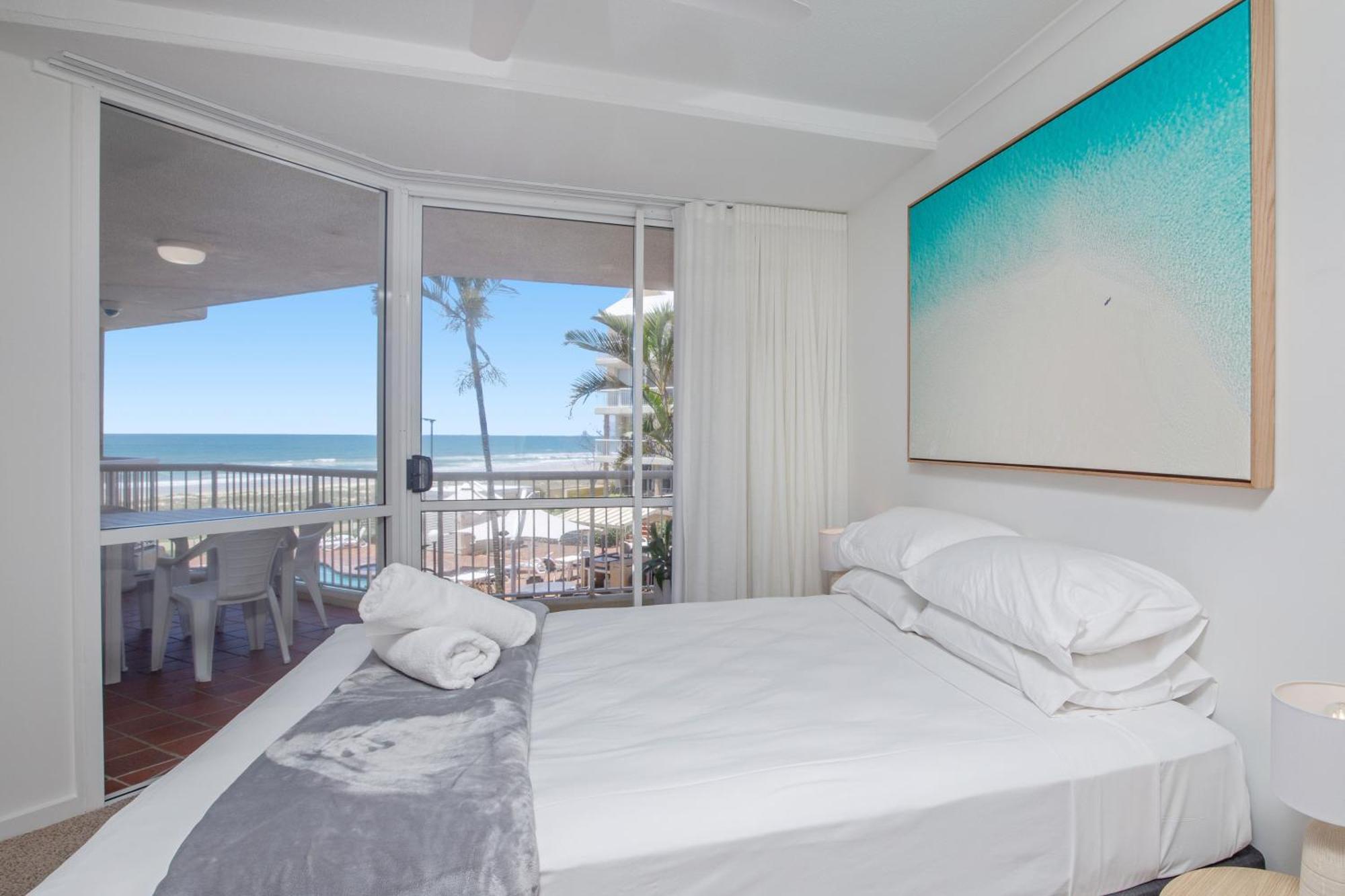 Crystal Beachfront Apartments Gold Coast Exterior photo