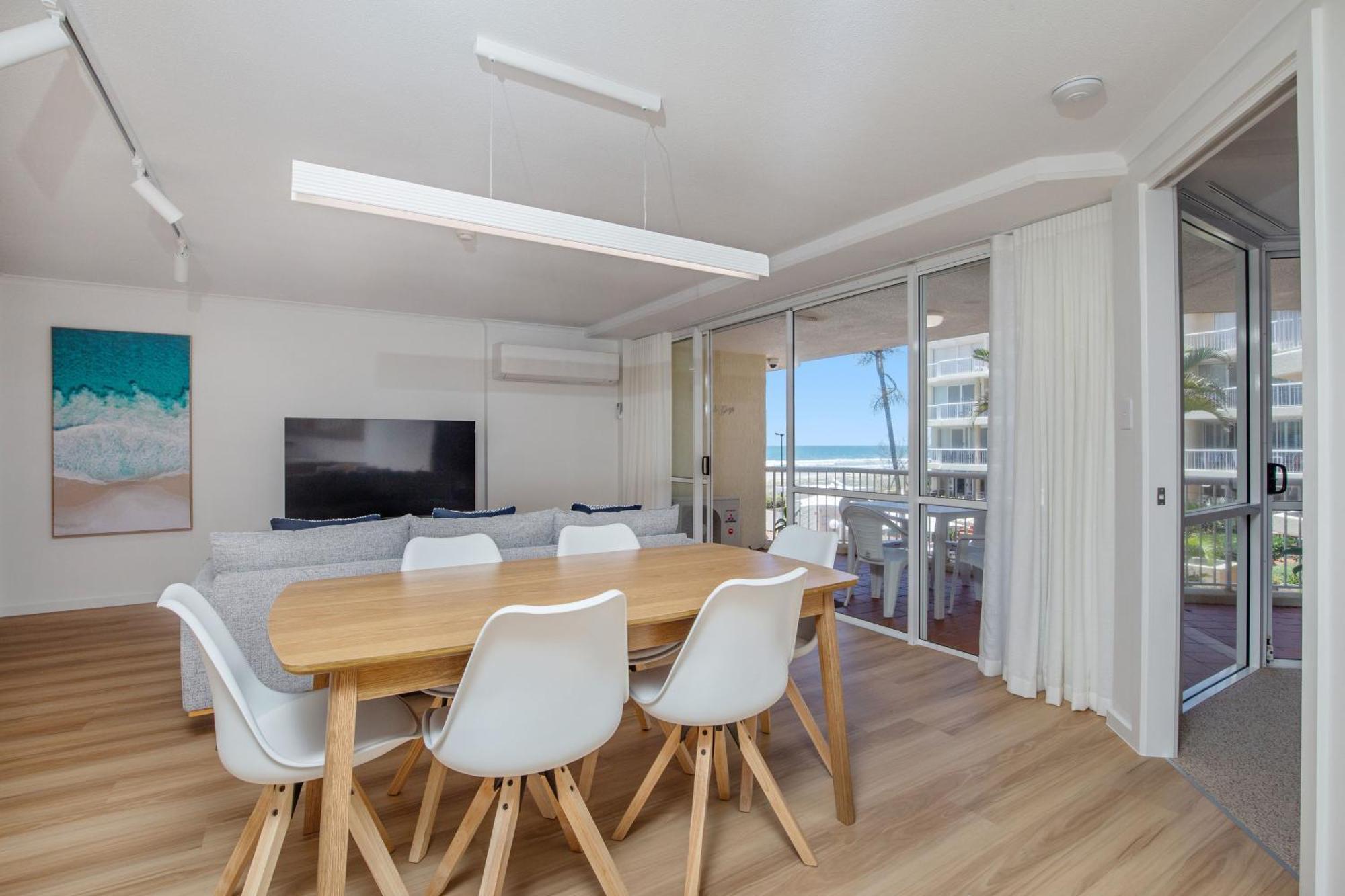 Crystal Beachfront Apartments Gold Coast Exterior photo