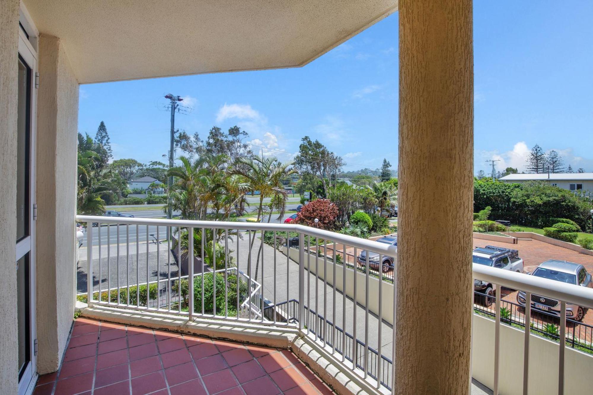 Crystal Beachfront Apartments Gold Coast Exterior photo