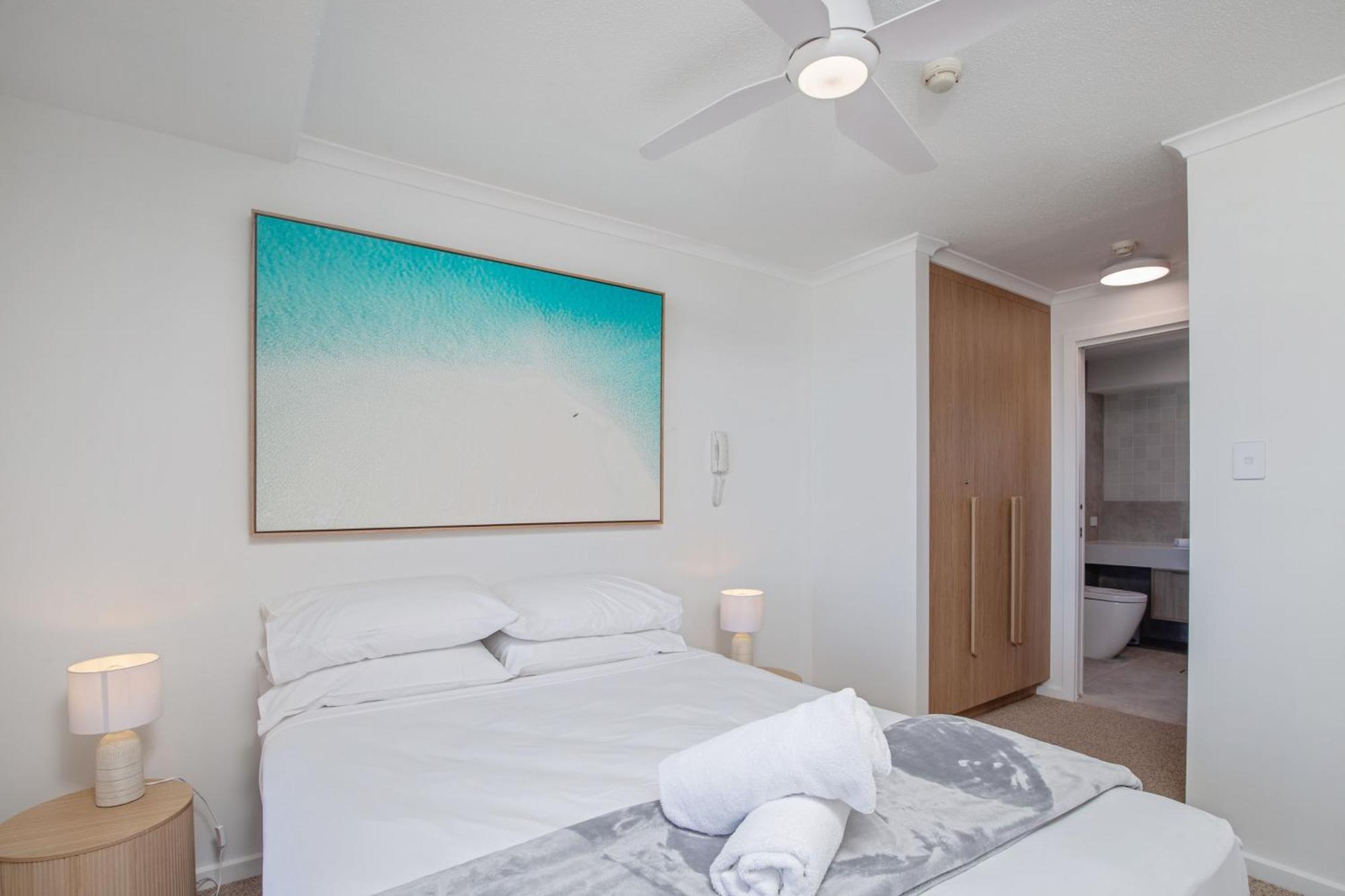Crystal Beachfront Apartments Gold Coast Exterior photo