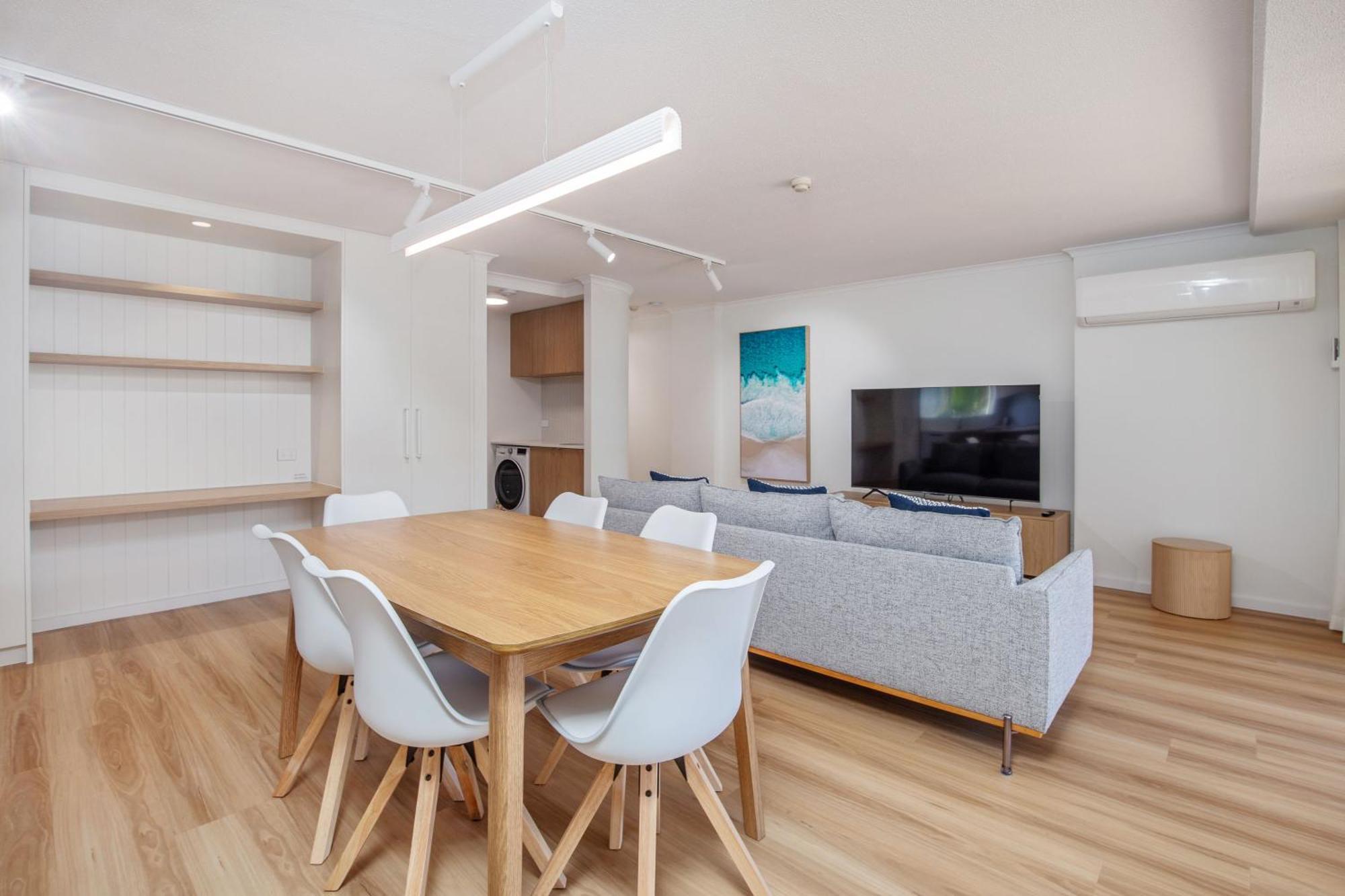 Crystal Beachfront Apartments Gold Coast Exterior photo