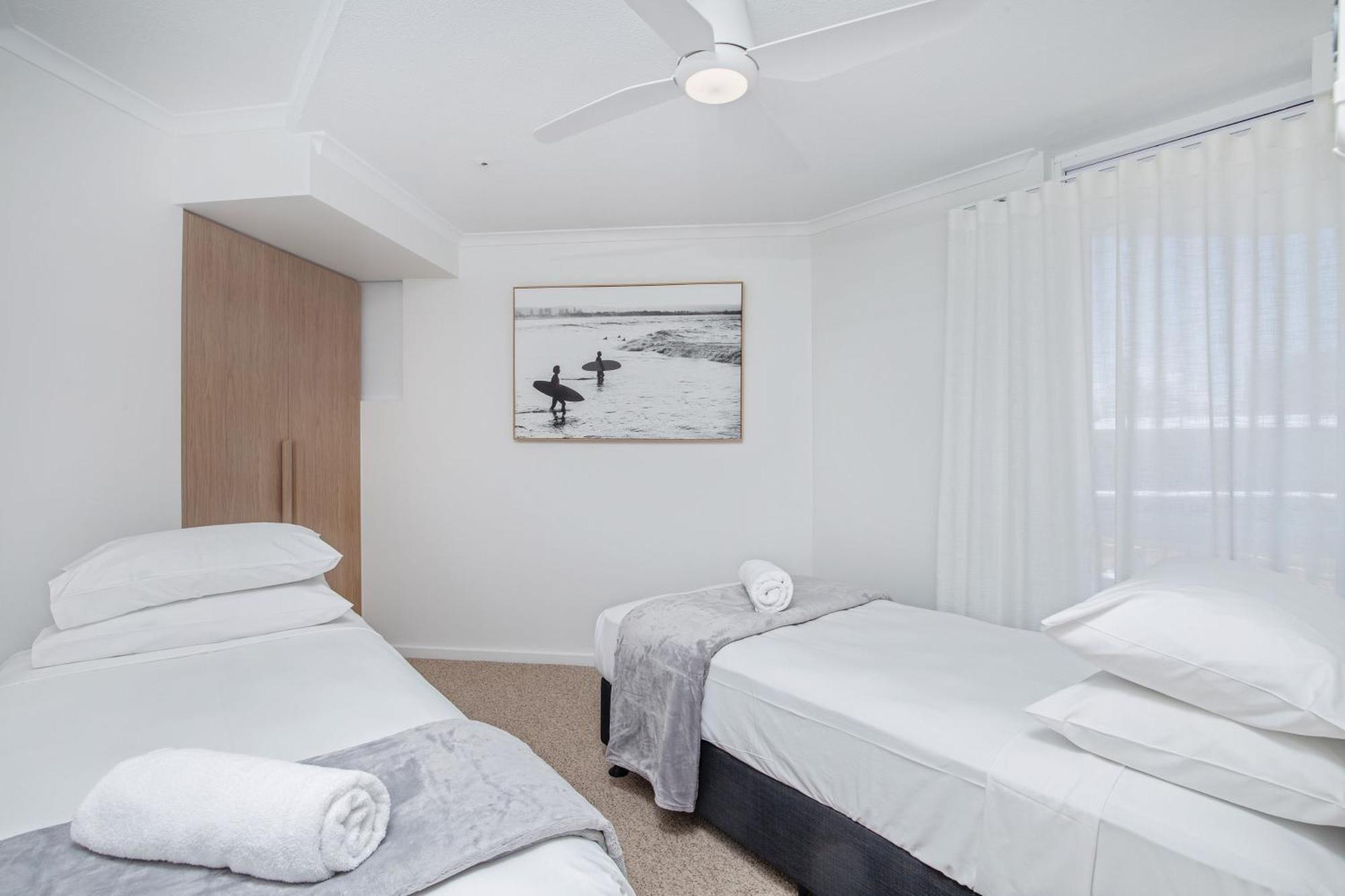 Crystal Beachfront Apartments Gold Coast Exterior photo