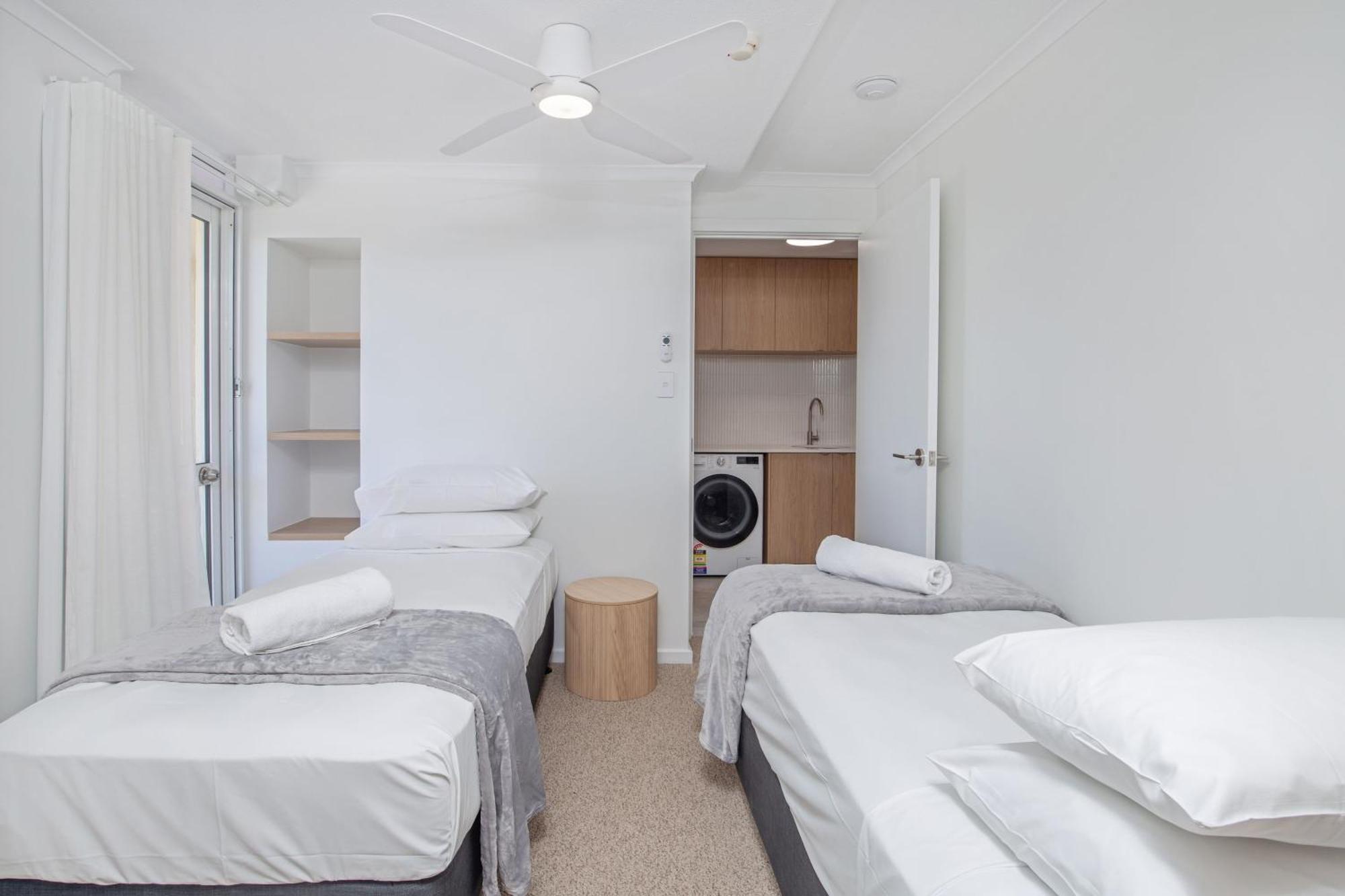 Crystal Beachfront Apartments Gold Coast Exterior photo